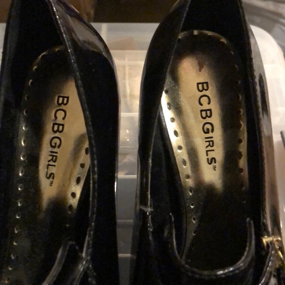 New BCBG girls patent leather platform heels 8.5 - Picture 4 of 5